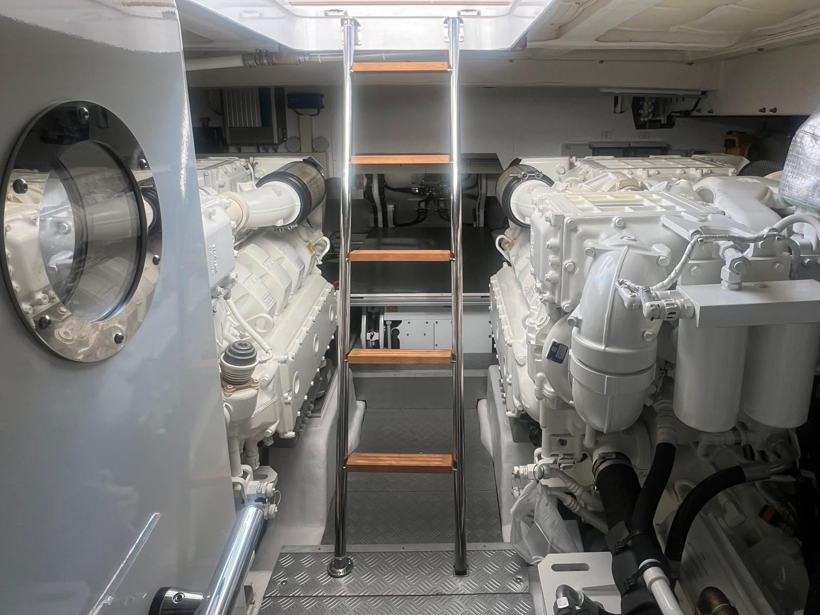 2025 FERRETTI YACHTS 670 